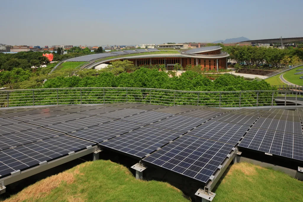 費率再加碼、高效更划算！太陽光電正夯啦！