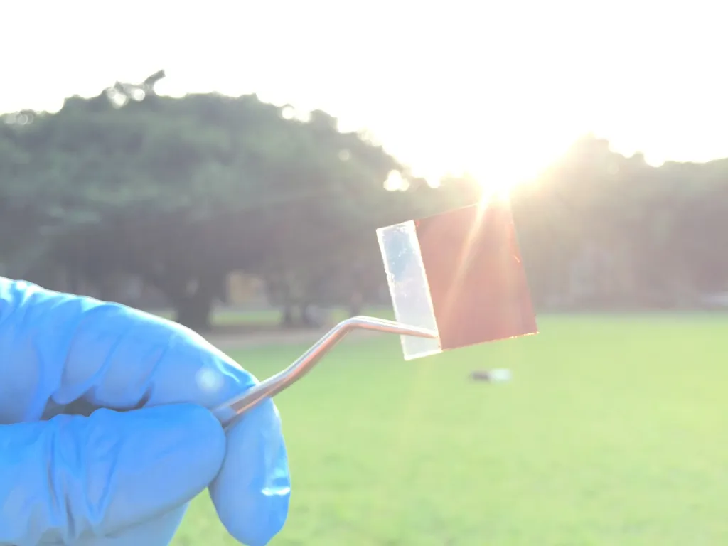 「鈦」優秀!成大開發新型態「鈣鈦礦太陽能電池」轉換效率大於20% 獲創新研究優等獎