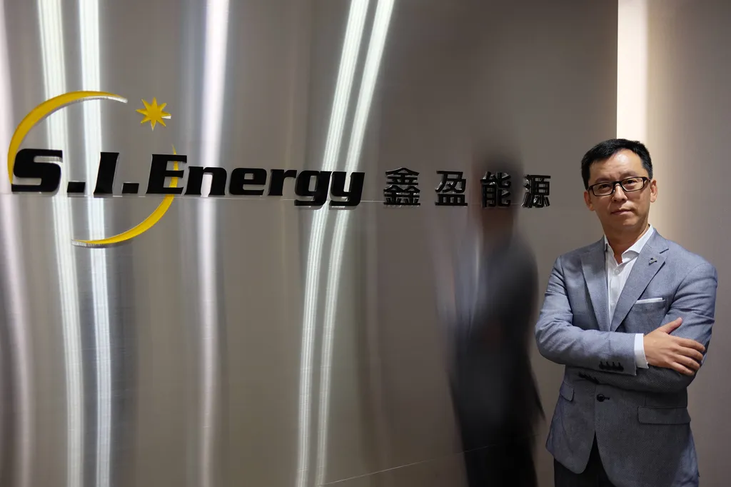 【就業新市場】陽光「男」的綠能游牧歲月:專訪鑫盈能源公司執行長徐嘉男