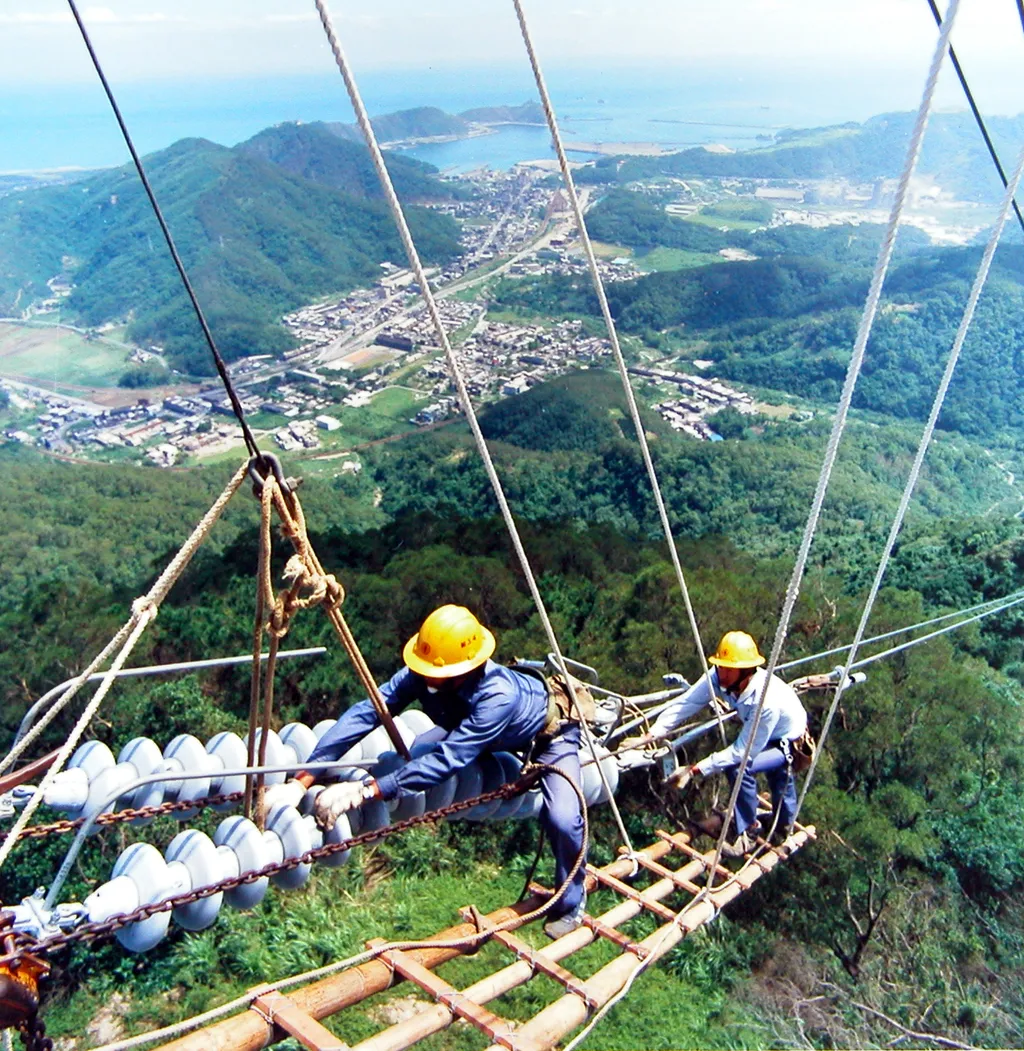 【話說源頭】點亮山嶺間的時光:台灣舊東西輸電線
